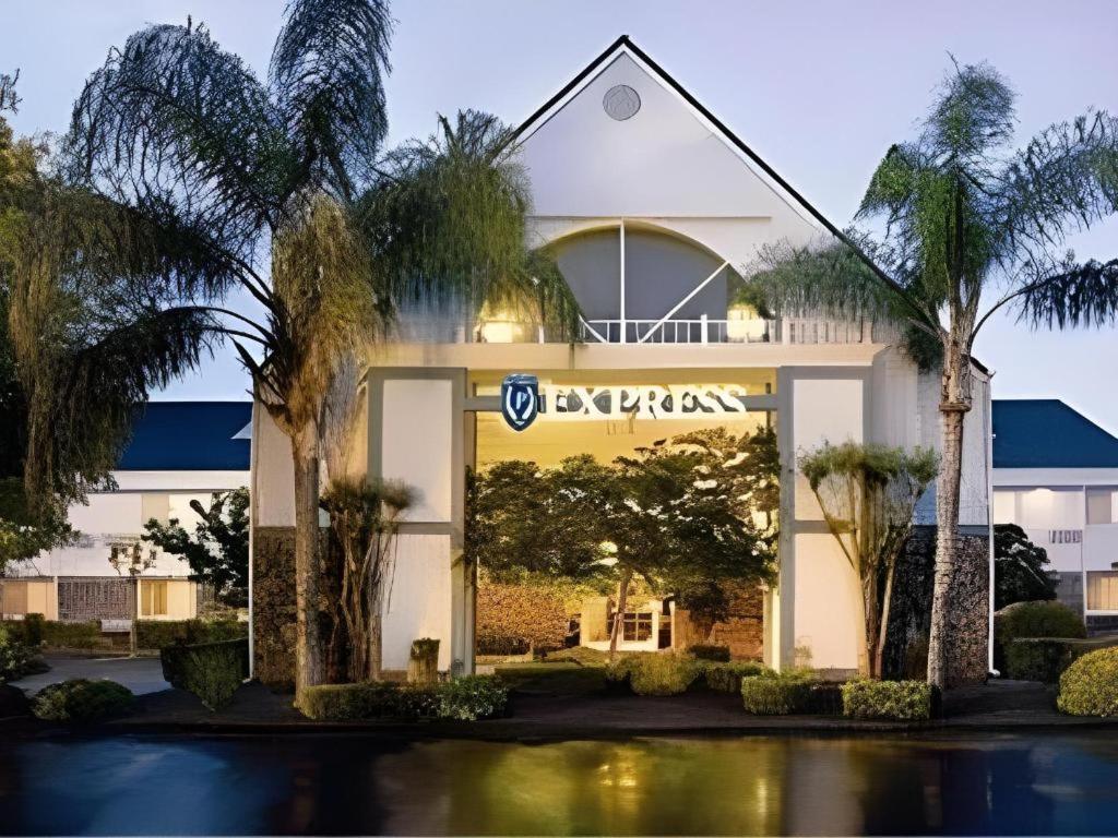 Quality Inn Fresno Yosemite Airport Eksteriør billede