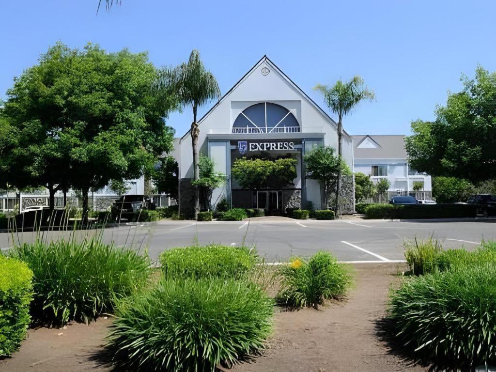 Quality Inn Fresno Yosemite Airport Eksteriør billede