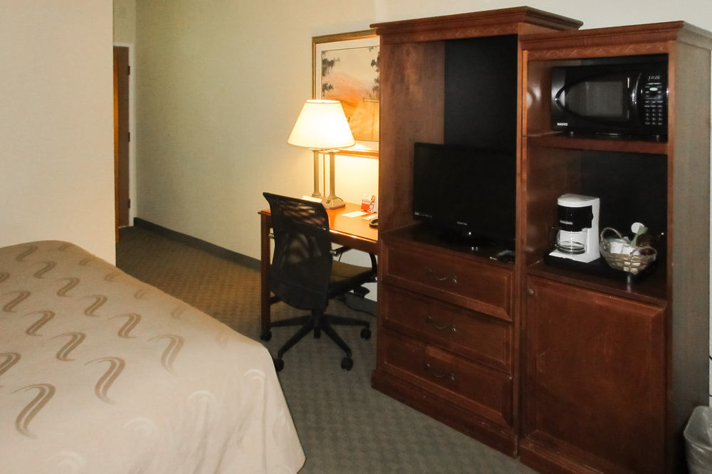 Quality Inn Fresno Yosemite Airport Eksteriør billede