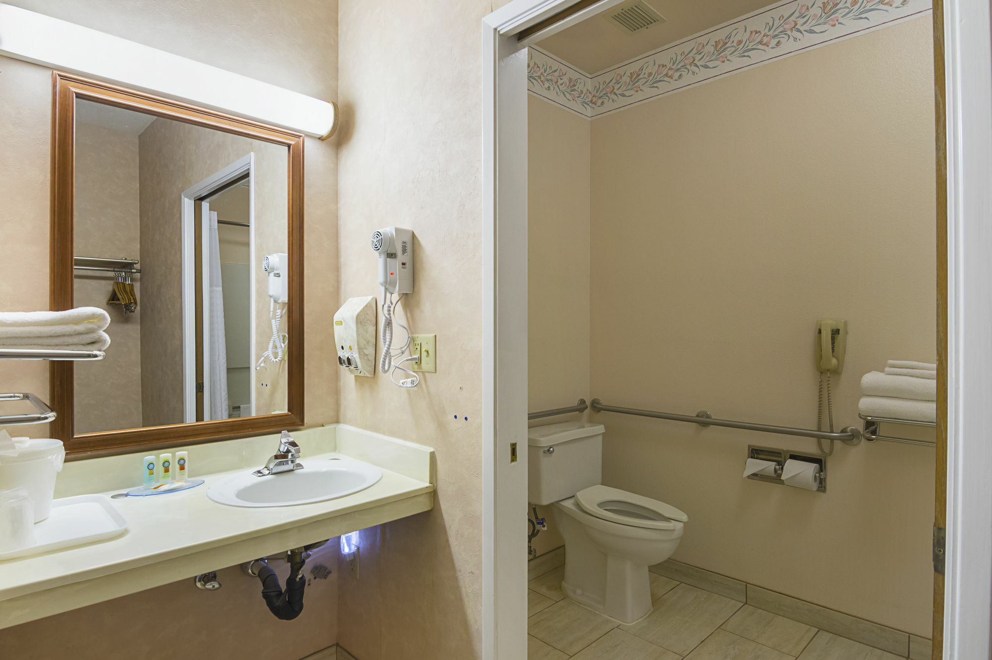 Quality Inn Fresno Yosemite Airport Eksteriør billede
